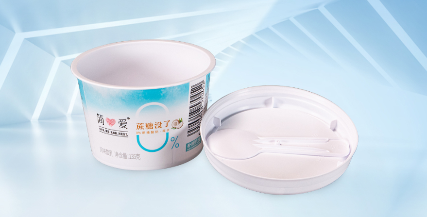 The innovation of integrated injection molding and online assembly of plastic IML lid and spoon