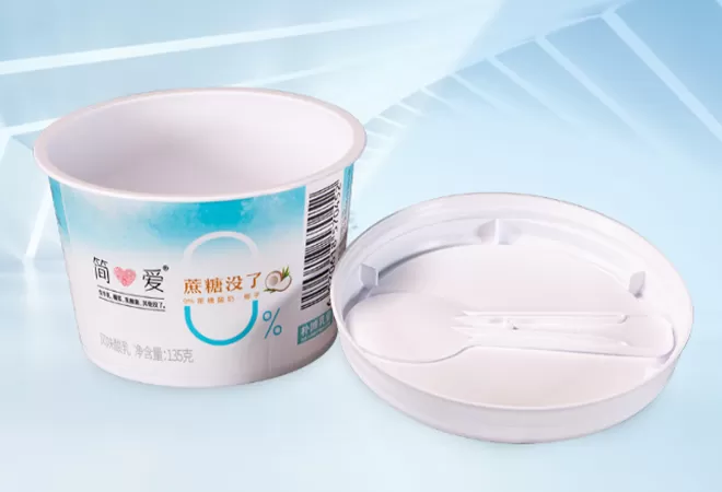 The innovation of integrated injection molding and online assembly of plastic IML lid and spoon